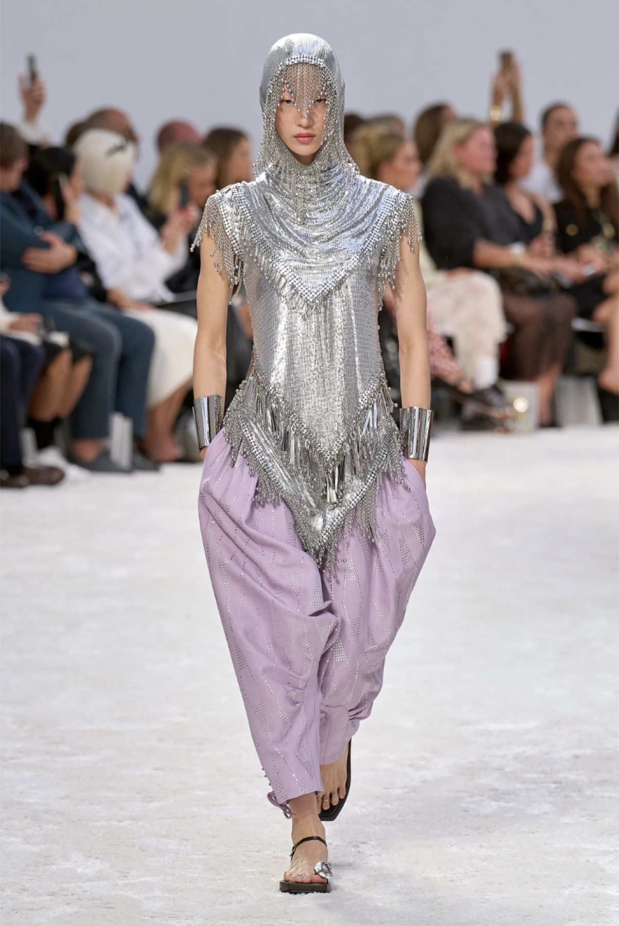 Paco Rabanne・參與製作紀錄・金屬上衣・紫色造型