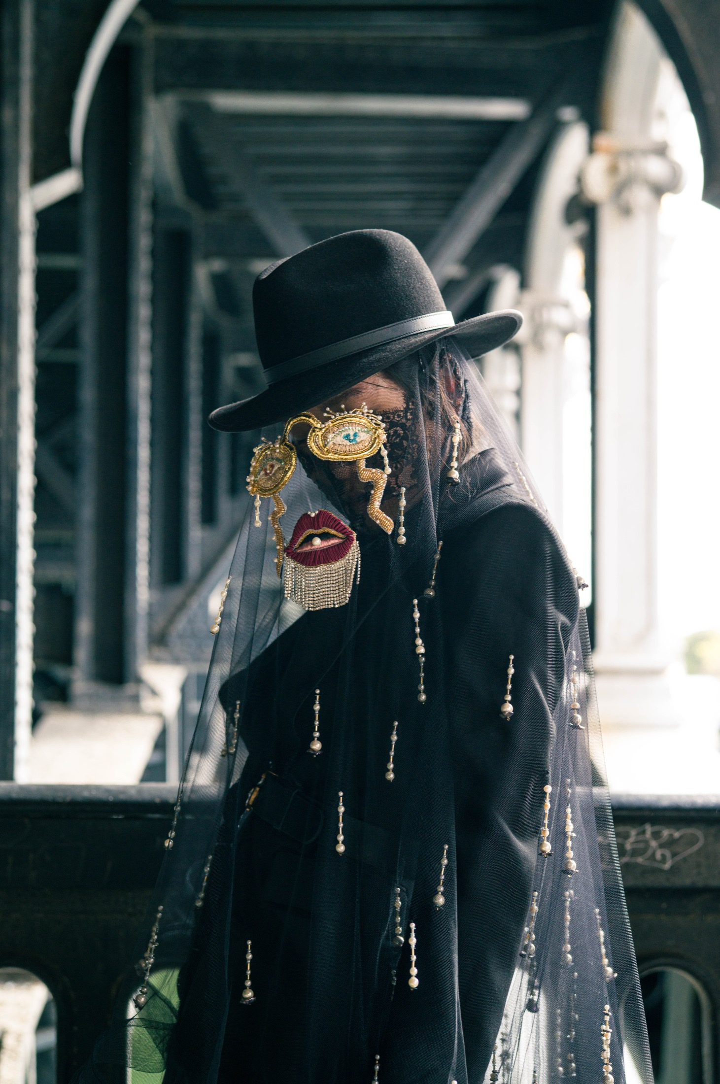 Paris Fashion Week・黑色頭紗・面飾細節・攝影:CHENYITING
